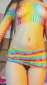 Une Latina Aux Tentes Parfaites Et Au Vagin Poilu Se Masturbe Par Erreur Devant Sa Webcam