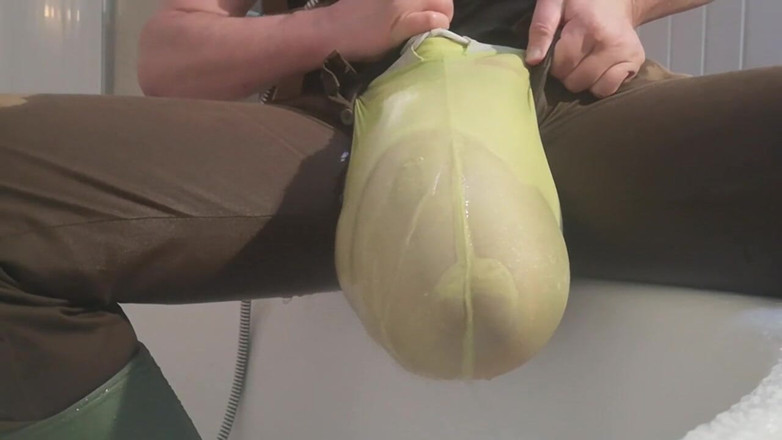Monster_Meat_: Fantasie bagnate di nylon sporgenti!
