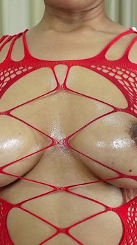 Chơi núm vú trong bodystocking màu đỏ
