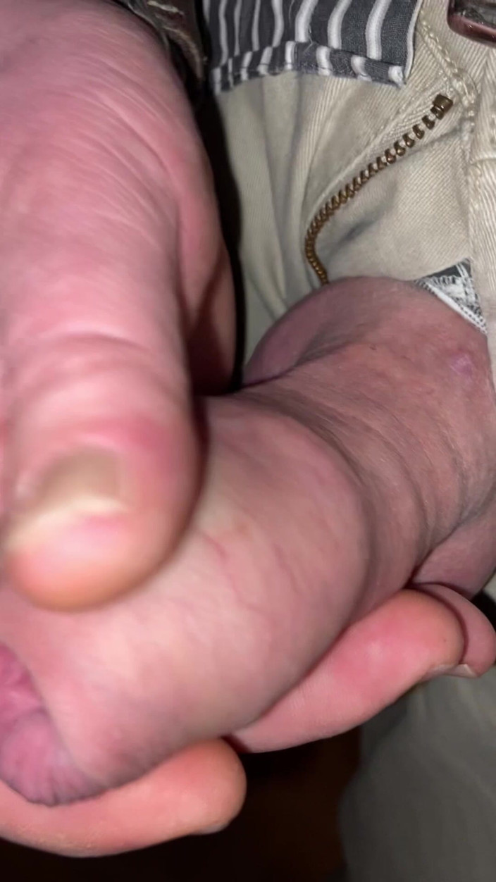 Foreskinguy: Primo piano di un prepuzio stretto con una grande