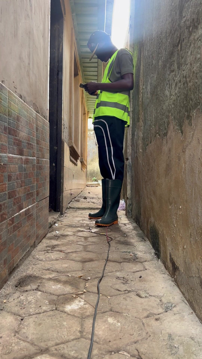 Sluttybeast&dickpolicy: Veřejná toaleta