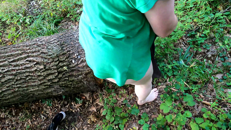 Bouncy Tits Action: Sert tokatladıktan sonra amcık dudaklarına boşalma