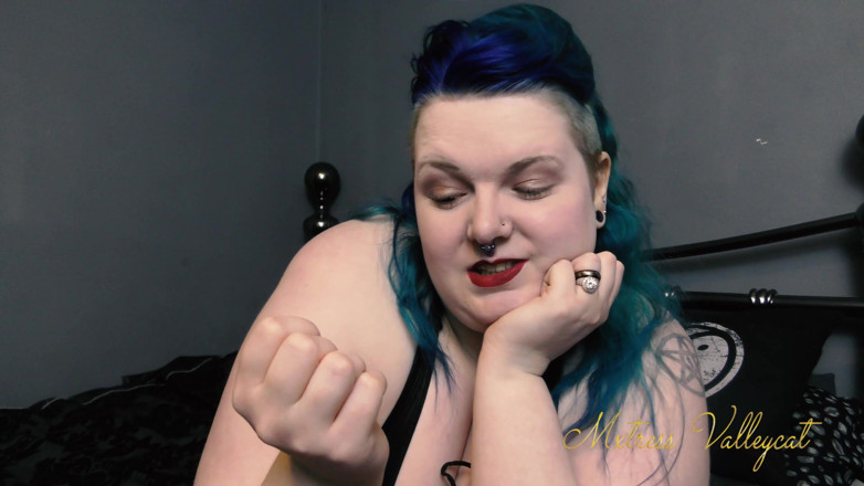 Mxtress Valleycat: Measuring my long BDSM nails