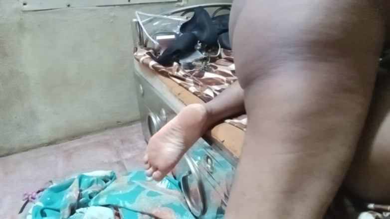 Rangeeli_Mangala: Desi Bhabhi werd gevangen gehouden en vrijgelaten