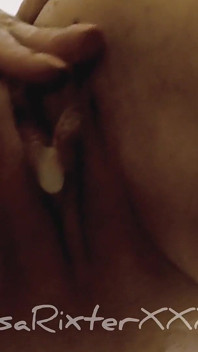 Elsarixterxxx. Escorrendo suco e porra, masturbando minha bunda e buceta, aquecida com o desejo de foder.