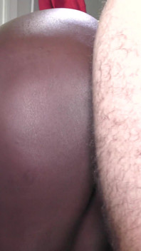 Afro âm hộ nhỏ nhắn có một con cu to và một lượng lớn
