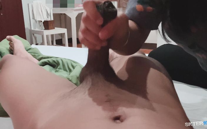 18_honey: Ранкова мастурбація після пробудження