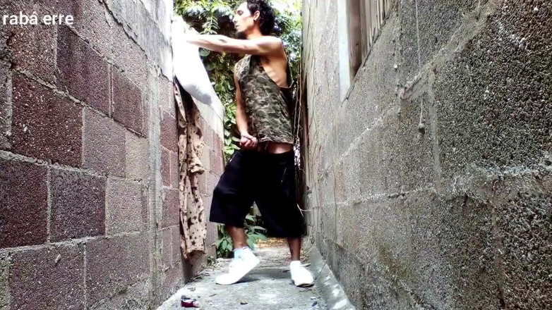 Raba erre elle: Raba Erre brincando com seu pau - parte 3
