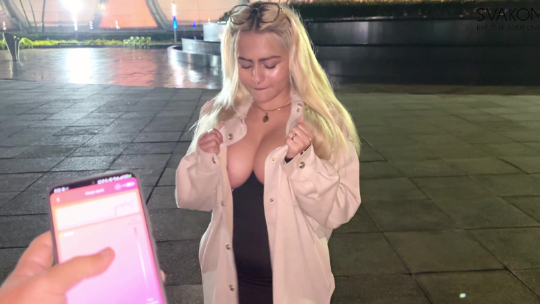 cxlila: Anal &amp; Let Them Control My Svakom Jordan Toy - Squirt in...