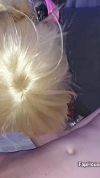 Blonďatá Sissy Charlotte šuká s velkým ptákem Dilf Mike