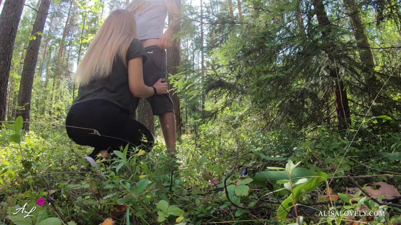 Alisa Lovely: Tunggangan basikal dan blowjob di dalam hutan! Apa yang boleh...