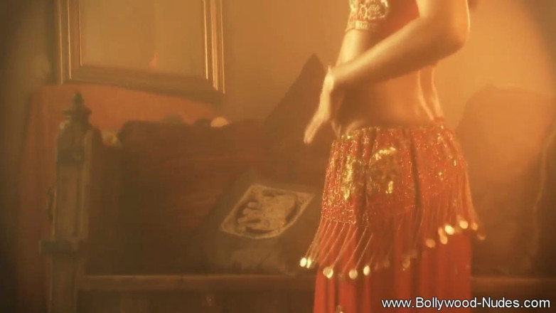 Bollywood Nudes: Tante seksi india tau kalau cewek ini cantik banget