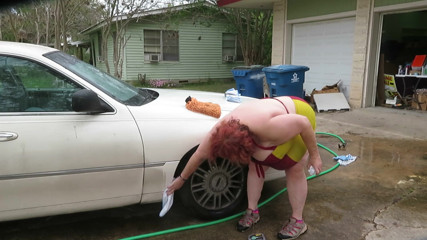 BBW nurse Vicki adventures with friends: Autolavaggio dentro e fuori dal mio bikini di ferro uomo...