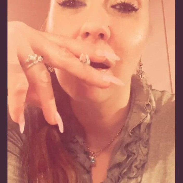 BaDayDream BambiAmbita: BambiAmbita is secretly smoking.