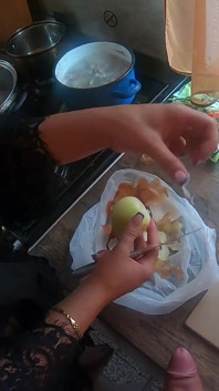 Adventures of milfycalla ep 56 Kochen und lutschen