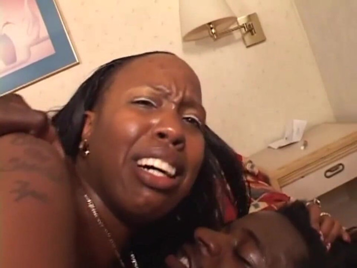Africans Orgasm: Big fat black girl double penetrated big ass fucking threesome