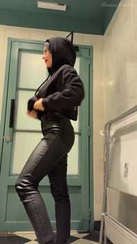 Strip från Ñatsuit och Kissa i caféets toalett