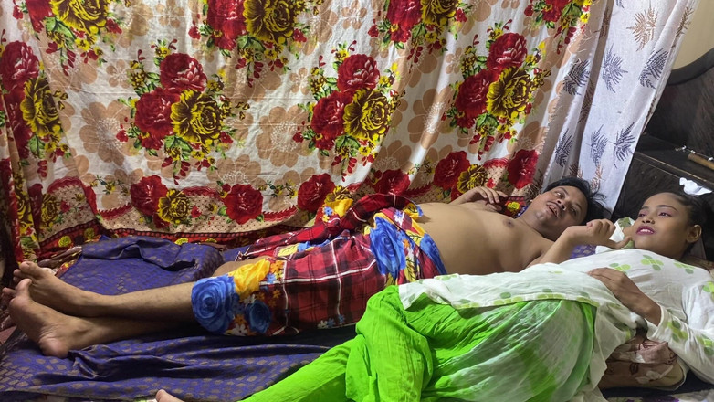 Hindi-Sex: Fodendo menina indiana de 18 anos