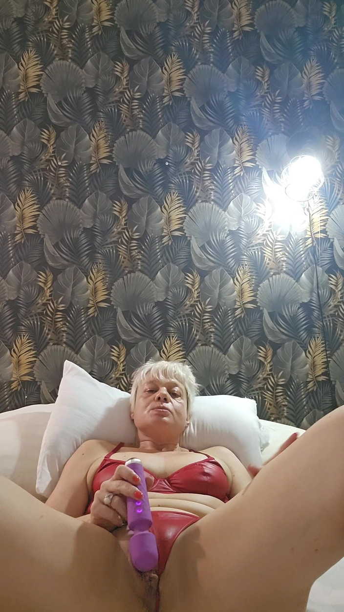Sofy13: MILF Zralá Děvka Hraje S Jejím Mokrým Klitorisem