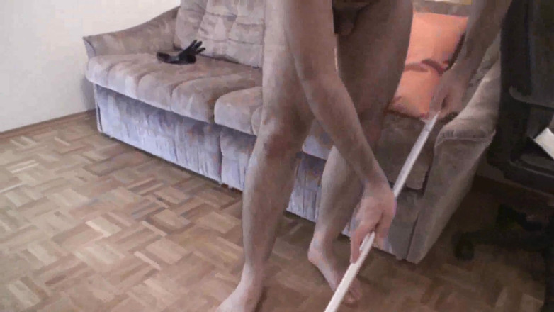 Femdom Austria: ทำความสะอาดแบบเปลือยกาย
