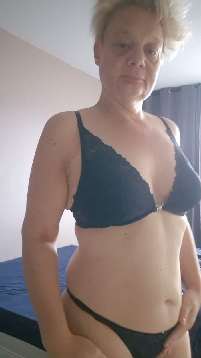 Sofy13: Pojď lízat mi kundičku a šukat mi zadek