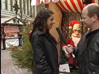 Lucky Cooch: Рождественское интервью брюнетки