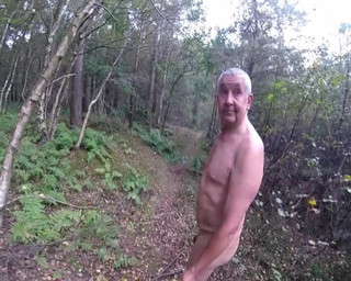 Andy: Promenade à poil jusqu’à la table de pique-
