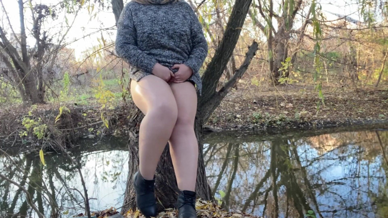 Elena: Horny BBW in torn pantyhose and miniskirt rubs her pussy...