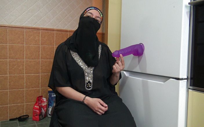 Souzan Halabi: La moglie araba divorziata adora i cazzi grossi