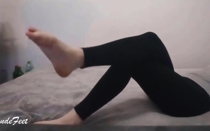 Miley Grey: Hon leker med benen - milgrå