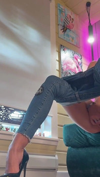 Sandy En Jean Sexy. Record Secret De Masturbation Torride