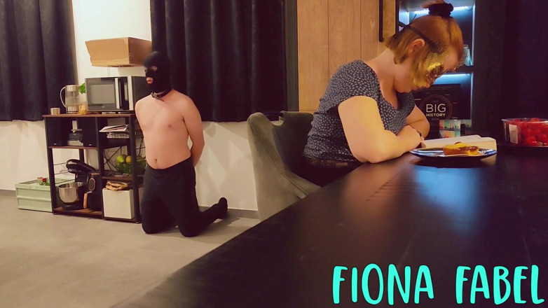 FionaFabel: Escrava doméstica da deusa Fiona