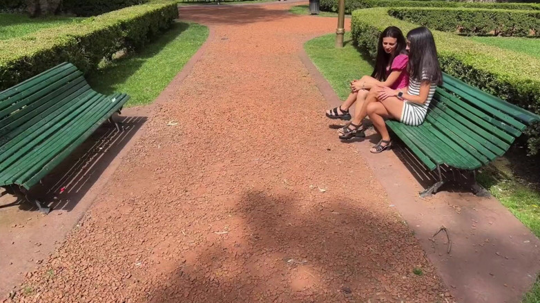 Katty West: Vrouwelijke studenten verleiden jongens in een openbaar park en trekken...