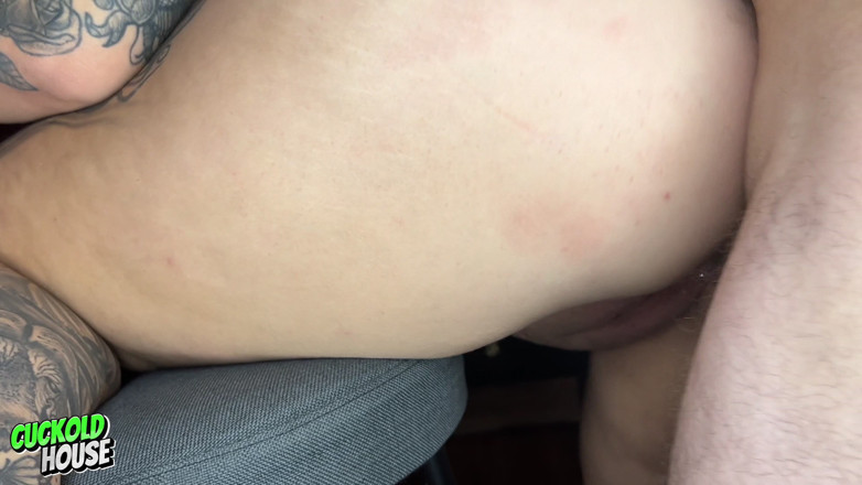CuckoldHouse: Donna sposata che scopa due uomini a una festa in...