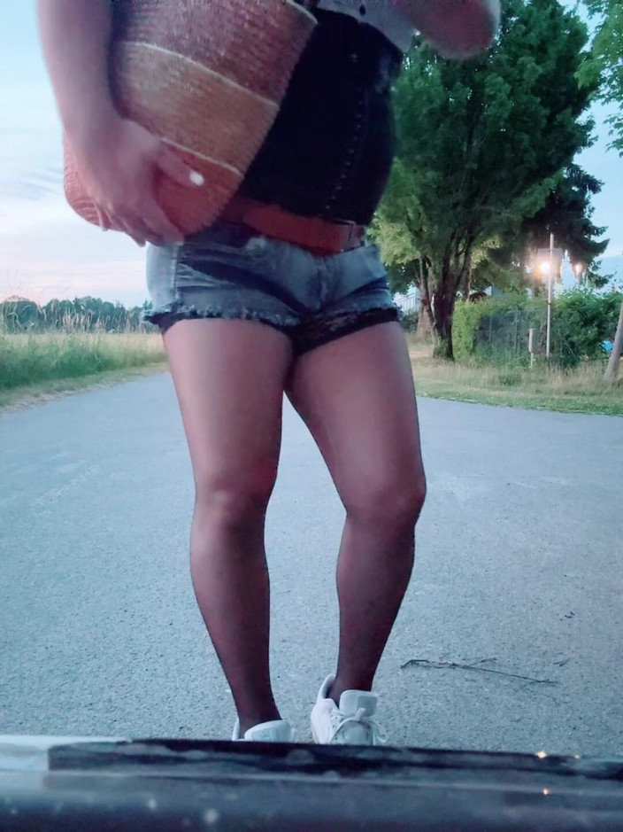 SissyDaniella: Sissy kommt von der arbeit nach hause