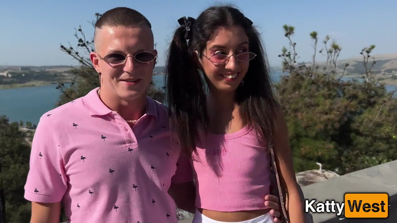 Katty West: Brincando com Barbie e Ken se transformou em um trio...
