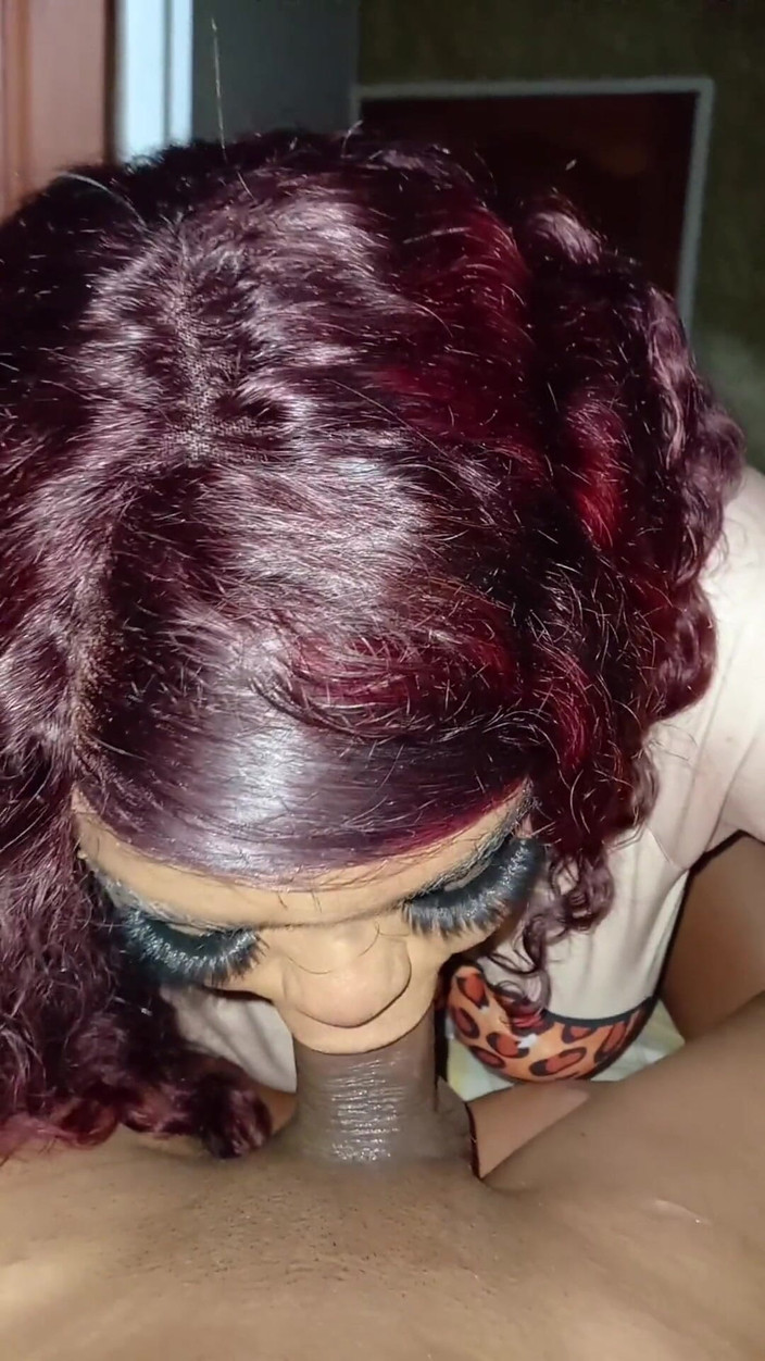 AndreaAndJean: 我的继妹独自在家，让我用牛奶填满她的嘴巴