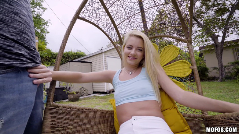 Dont break me: Ne me casse pas - la superbe blonde Riley Star prend...