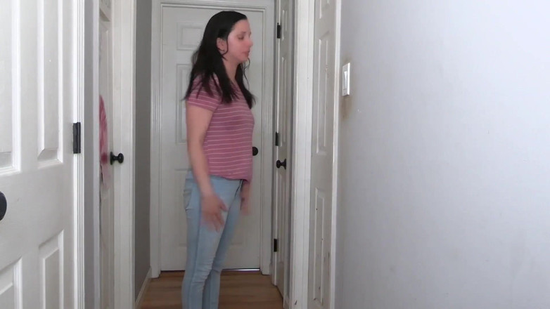 Quinn brooks: Bathroom Door Stuck Pants Pissing- Wmv