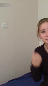 La timida ragazza diciottenni fa il suo primo casting nuda