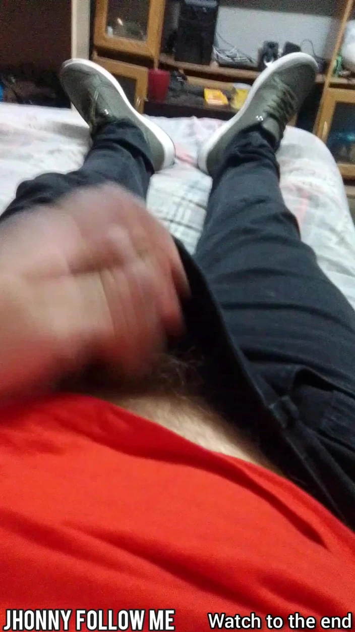 Naughtytribe: Hunk giật con cu của anh ấy để có được những người theo...