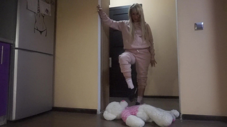 Nadi_Zabava: Ballbasting, fetiche por pés