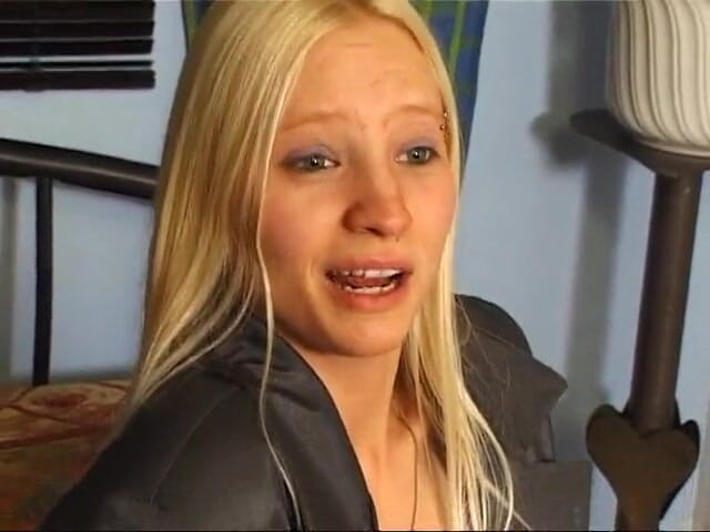 German Classic Porn videos: Ines, bionda tedesca, rimorchiata all'aperto