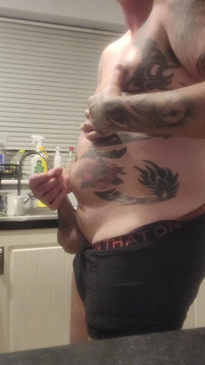 Garywhore: Disgusting Piss Play in the Kitcen