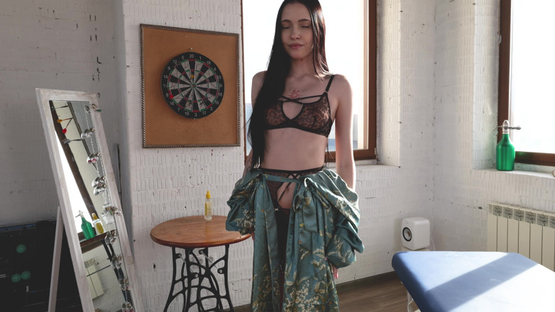Oopsmodels: Treffen mit Monica Akai