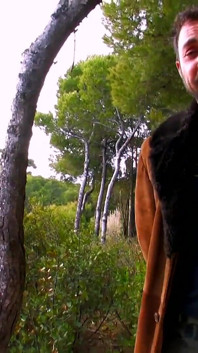 Dziewica nastolatka Cassie Darling dziwka uwielbia być wyruchany przez napalonego kutasa i daje loda na zewnątrz domu