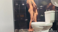 J kodi: 18+ かわいい女の子が初めて大学のトイレで犯される、大きなペニス