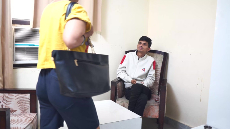 Indian porno creator: 늙고 젊은 인도 인도 바비와 여대생 섹스