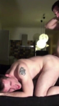 Brien ošukaná Carlosem, sexy hetero kluk zvědavý