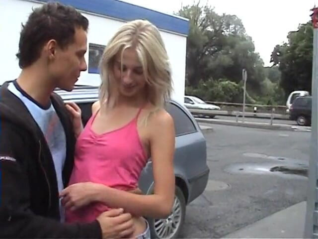 Hot Euro Girls: จับสาวที่ปั๊มน้ำมันขึ้นรถ